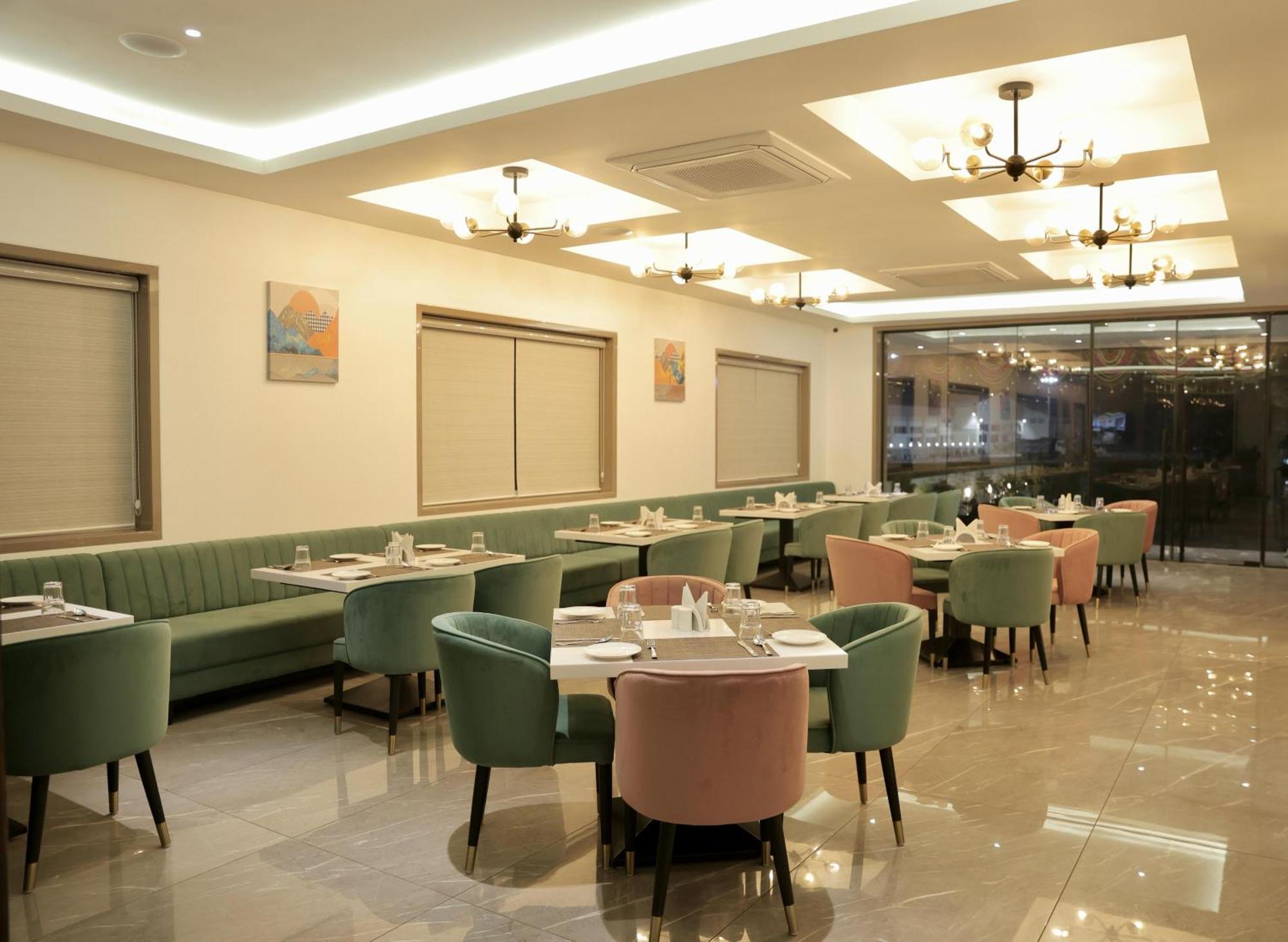 Hotel Carnival Parbhani Extérieur photo