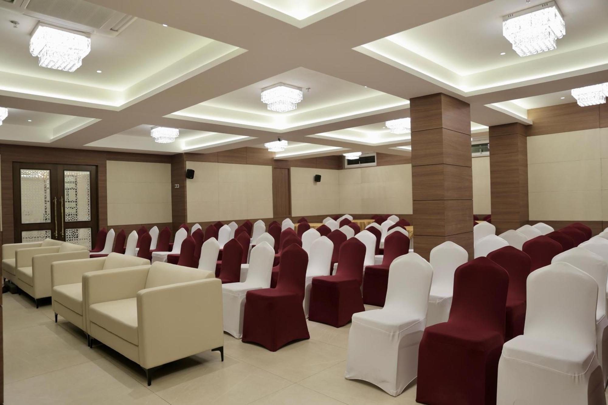 Hotel Carnival Parbhani Extérieur photo
