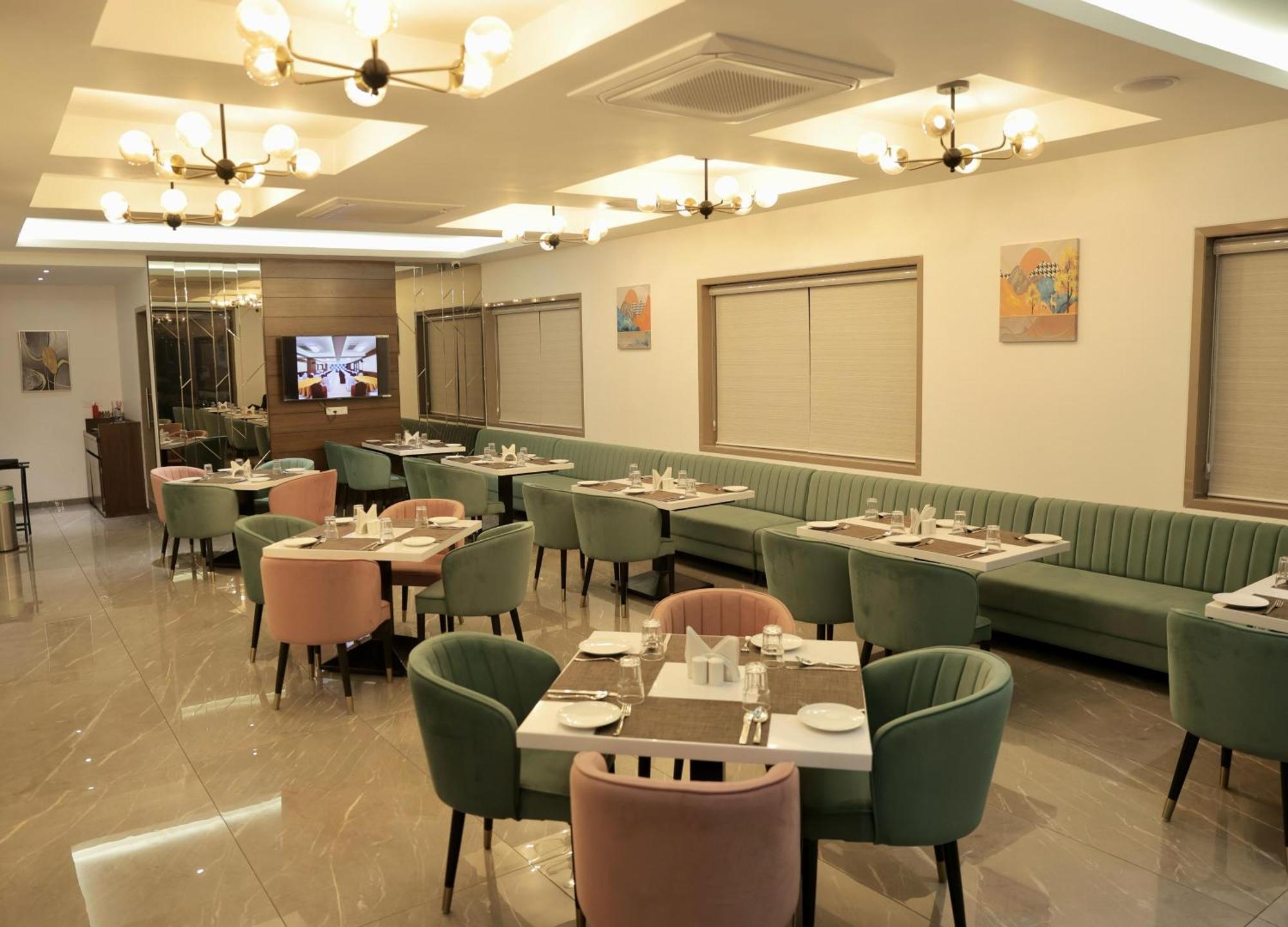 Hotel Carnival Parbhani Extérieur photo
