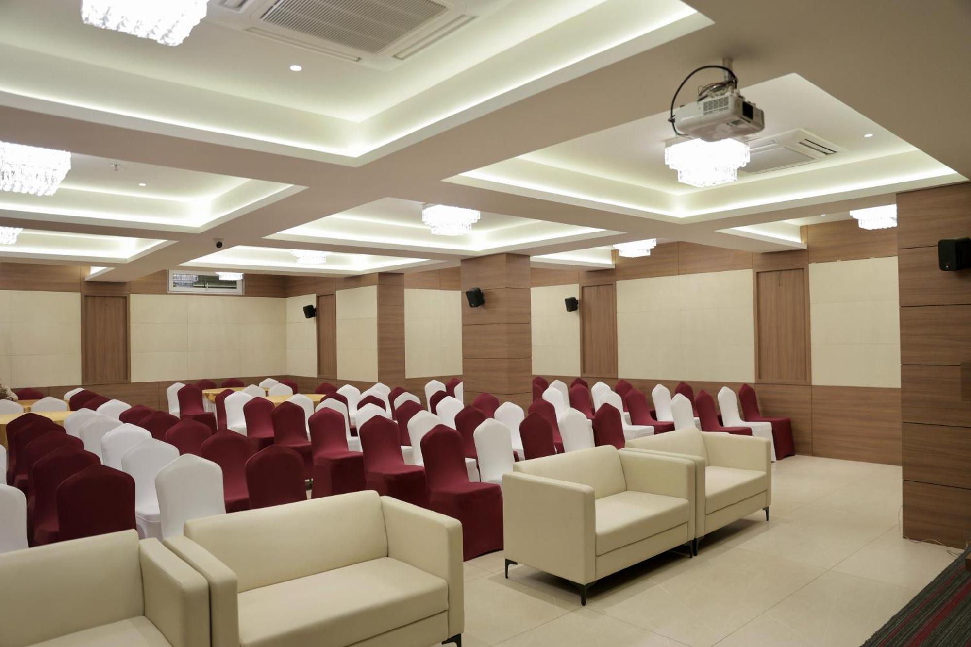 Hotel Carnival Parbhani Extérieur photo