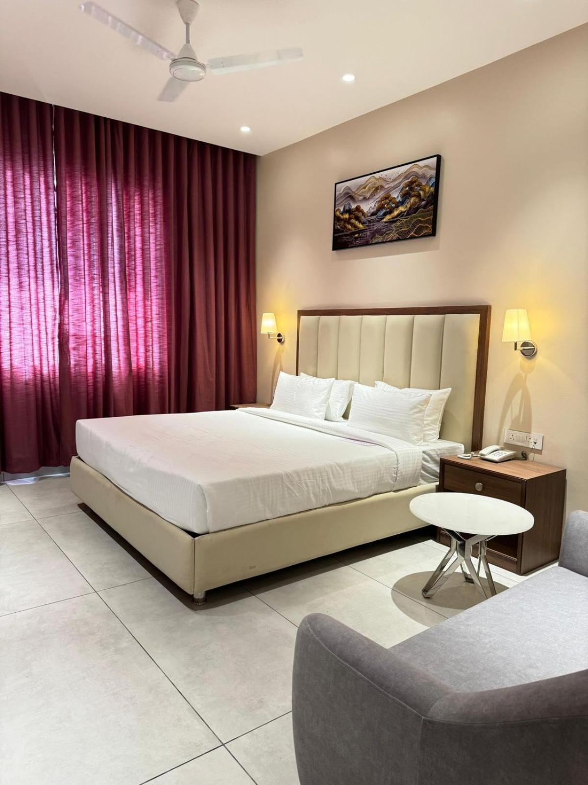 Hotel Carnival Parbhani Extérieur photo