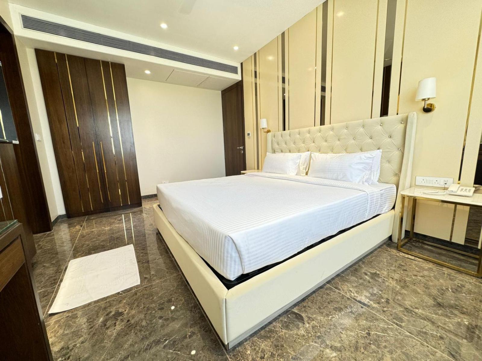 Hotel Carnival Parbhani Extérieur photo
