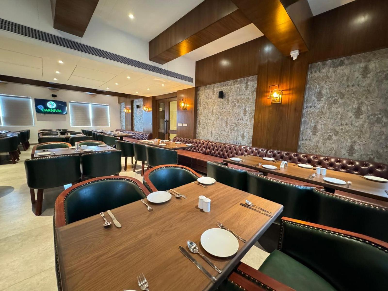 Hotel Carnival Parbhani Extérieur photo